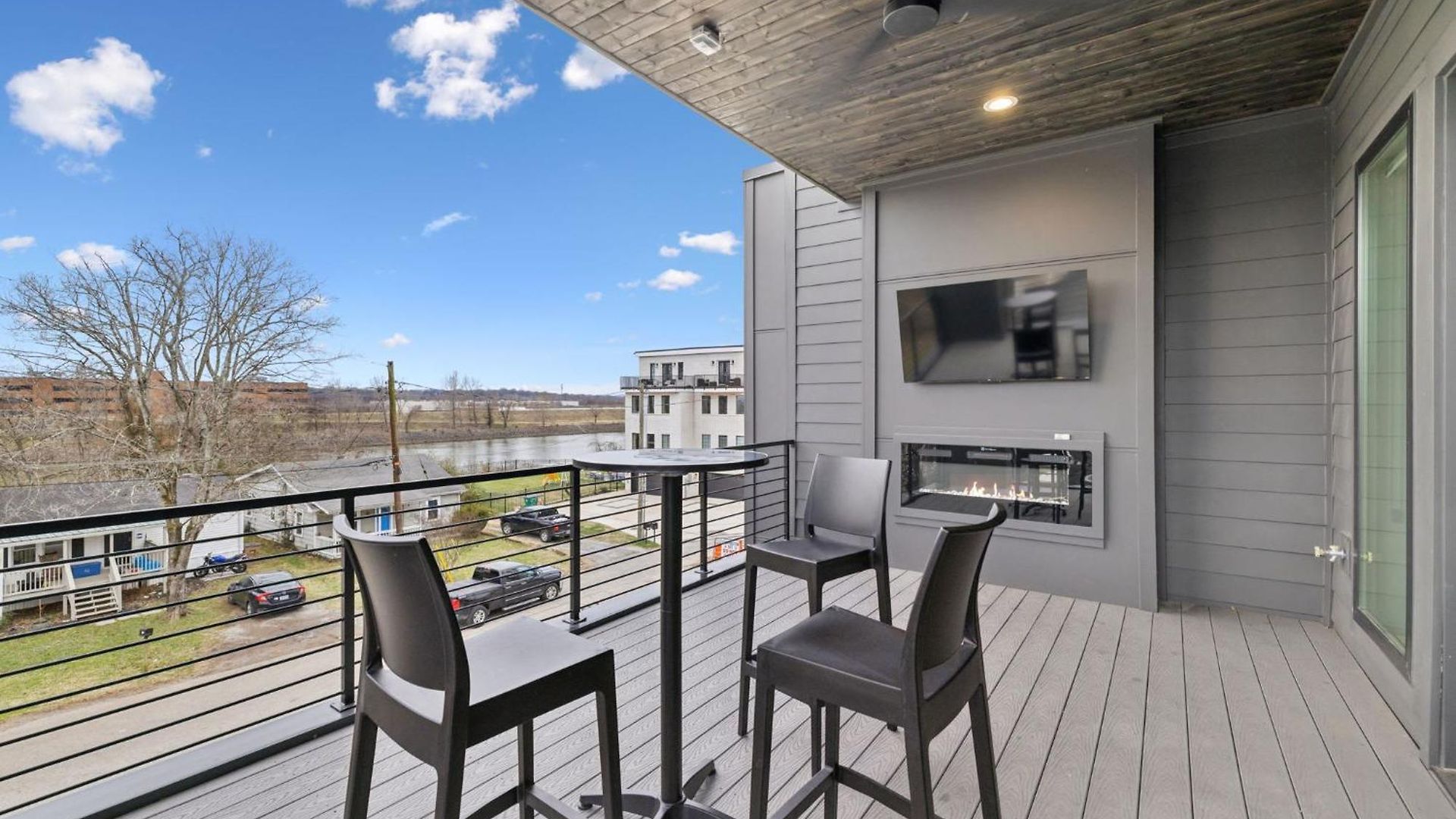 Sleek Multi-level Rooftop Views & Pool Table Holiday home Nashville