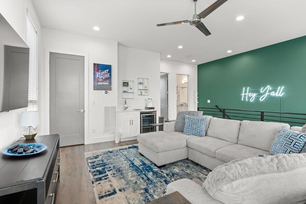 Always A Guest Favorite! Luxe With Huge Rooftop And 7 Beds * Nashville