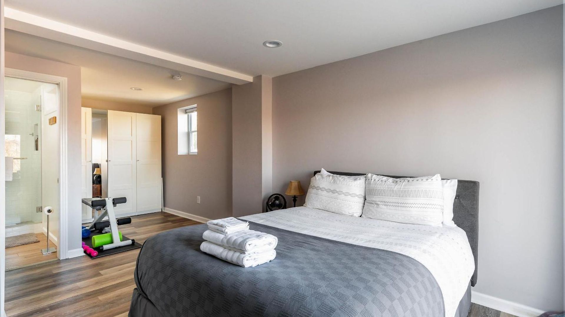 Private Haven - Minutes To Broadway, Bna
