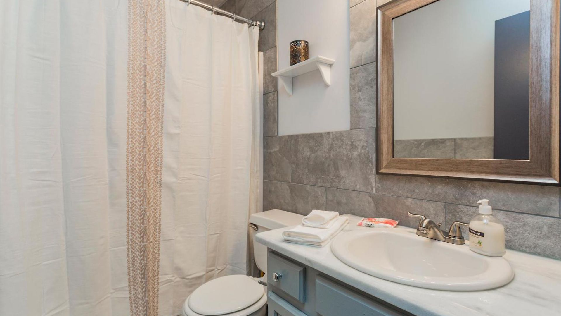 Looby Location- Charming 3br 10 Min To Downtown