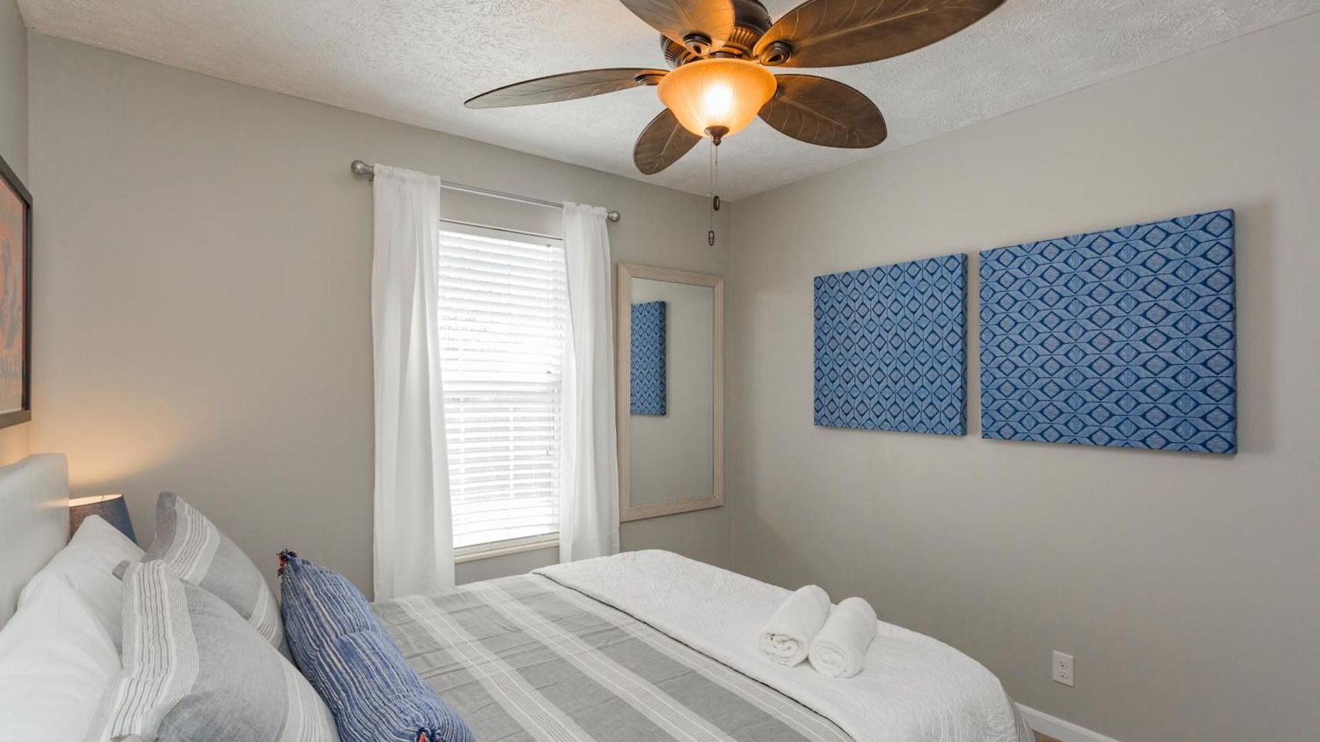 Looby Location- Charming 3br 10 Min To Downtown Holiday home *