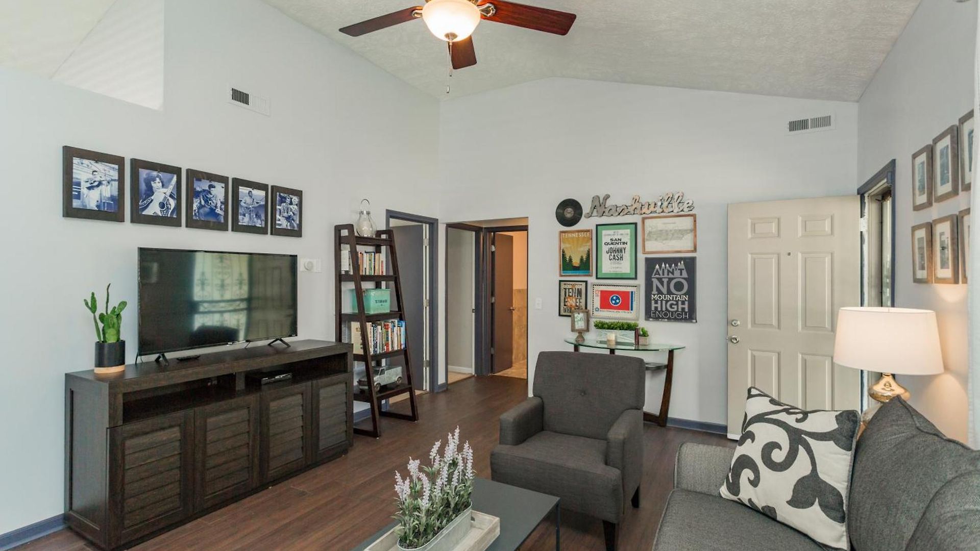 Holiday home Looby Location- Charming 3br 10 Min To Downtown