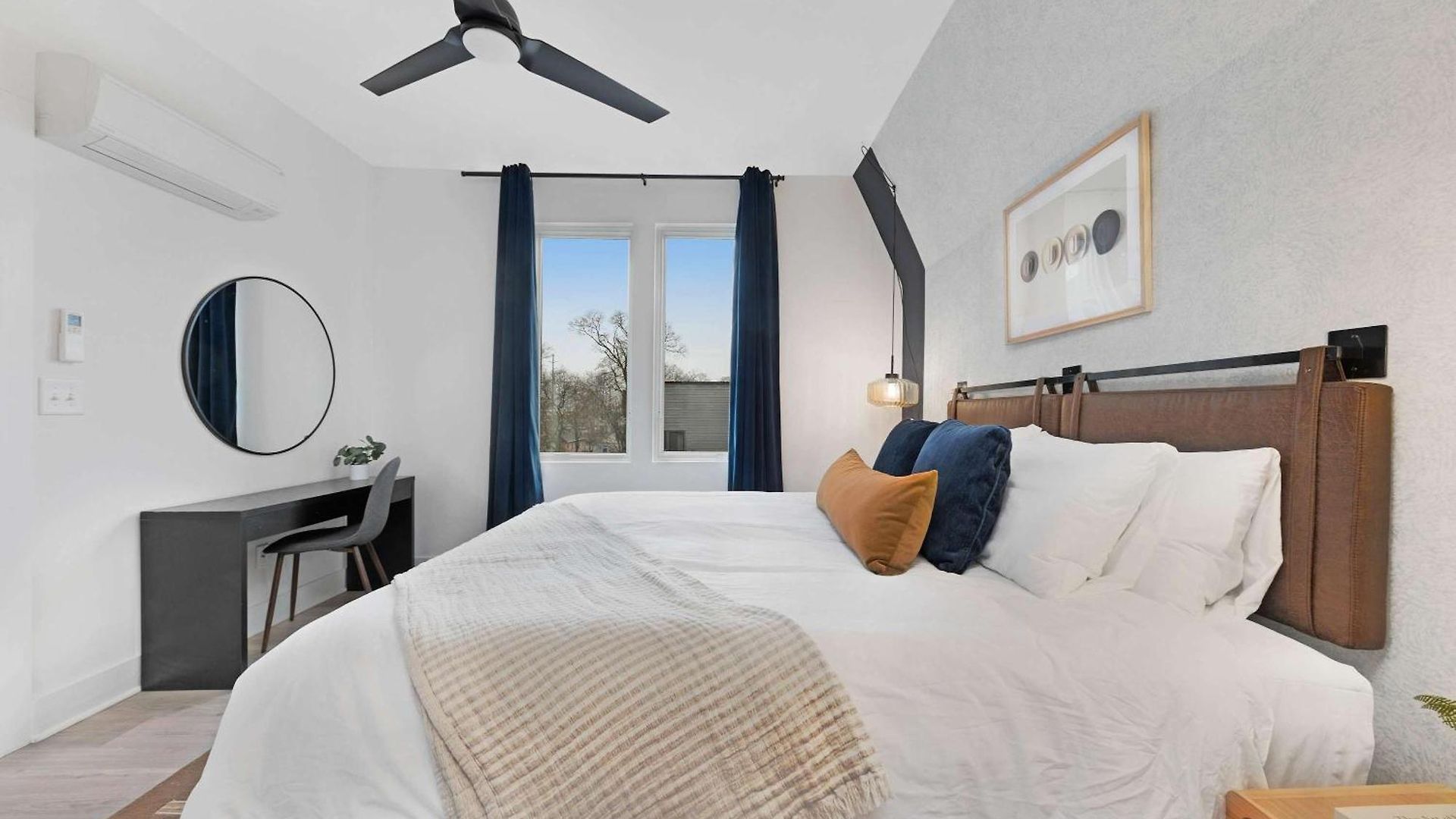 The Trillium & The Iris - 2 Homes 6 Bedrooms