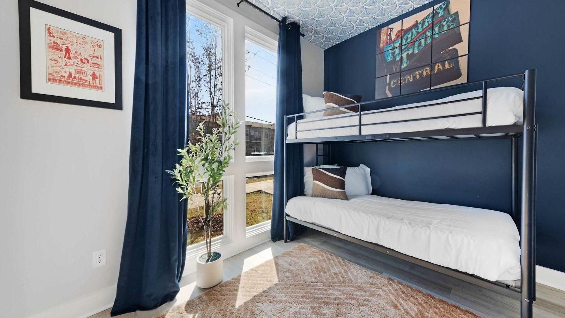 The Trillium & The Iris - 2 Homes 6 Bedrooms * Nashville