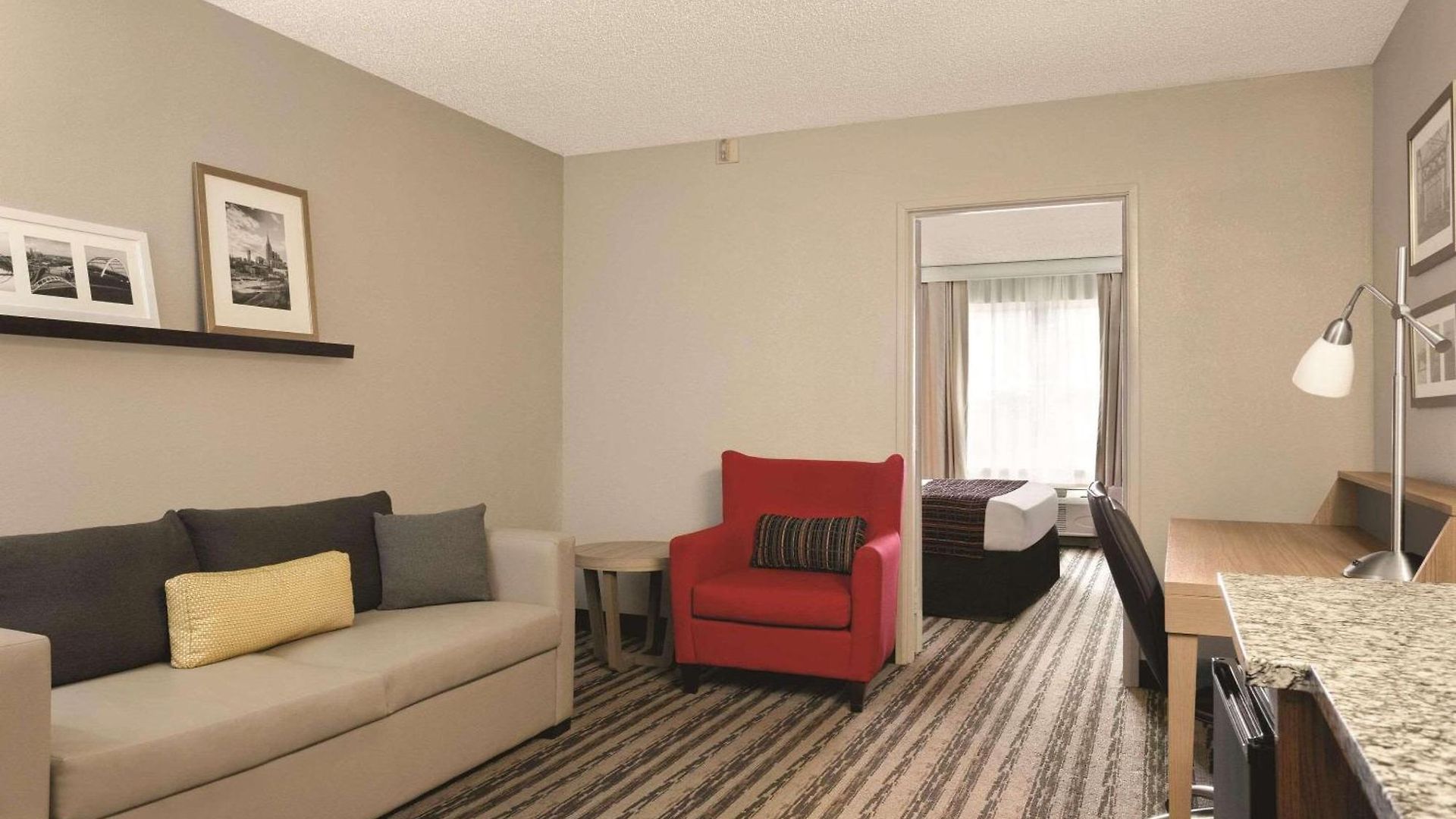 Hotel Country & By Radisson, Airport East, Tn 4*