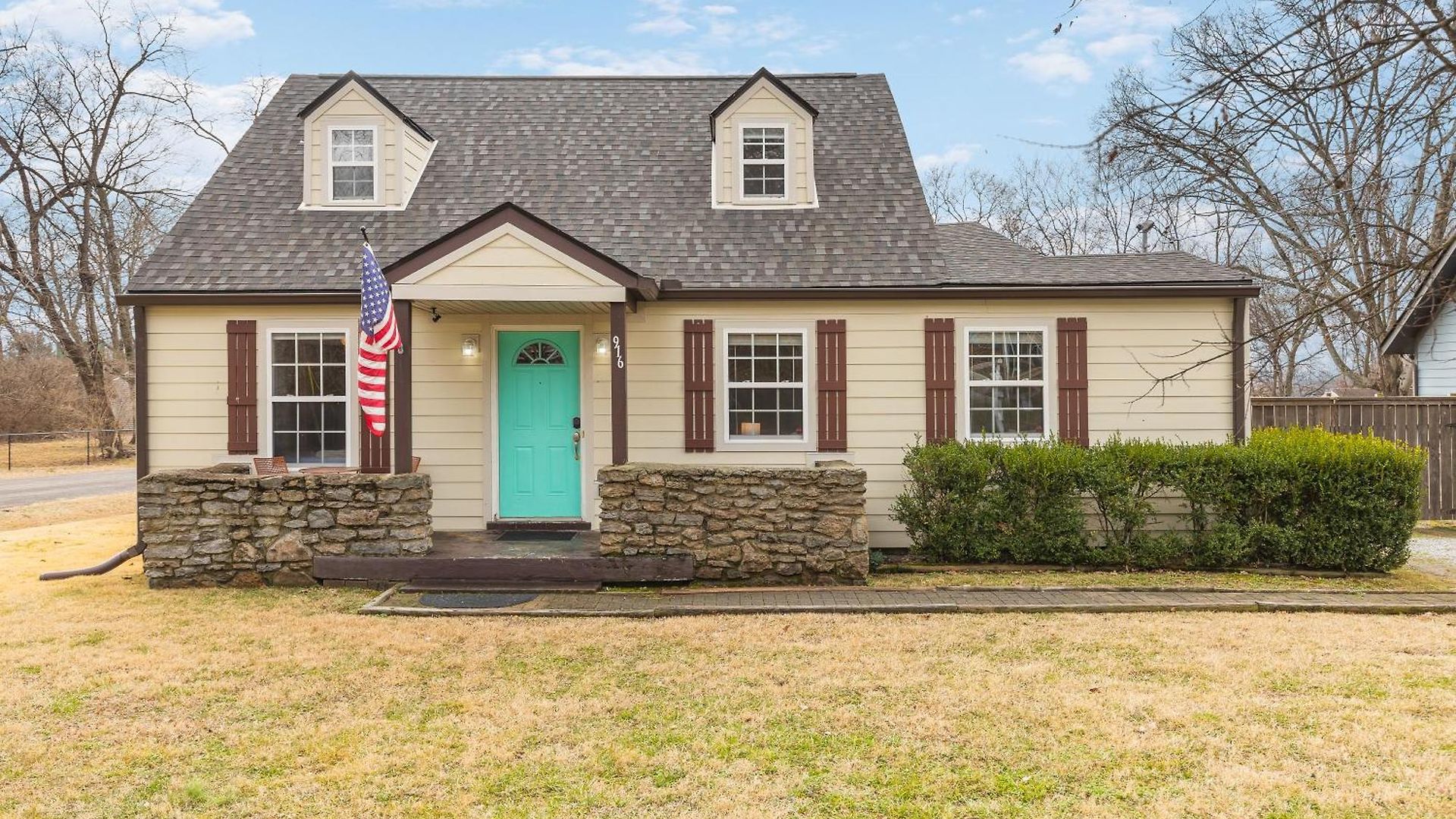 Big Cozy House 3 Mi To Downtown With Outdoor Fire Pit *