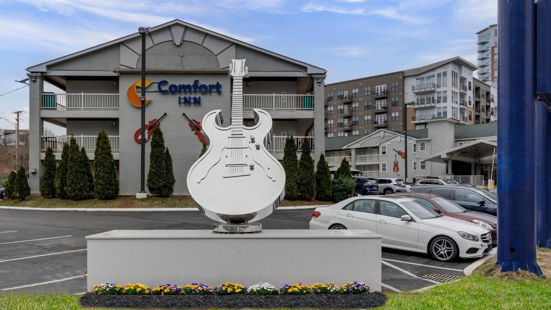 Comfort Downtown - Music Center Inn 4*