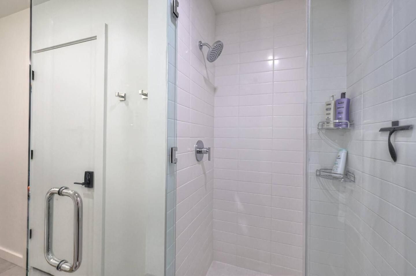 3br2ba Lux Pool Walk To Broadway 08mi
