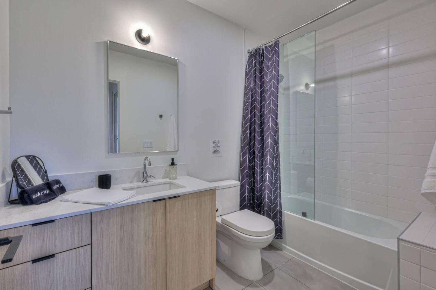 Holiday home 3br2ba Lux Pool Walk To Broadway 08mi *