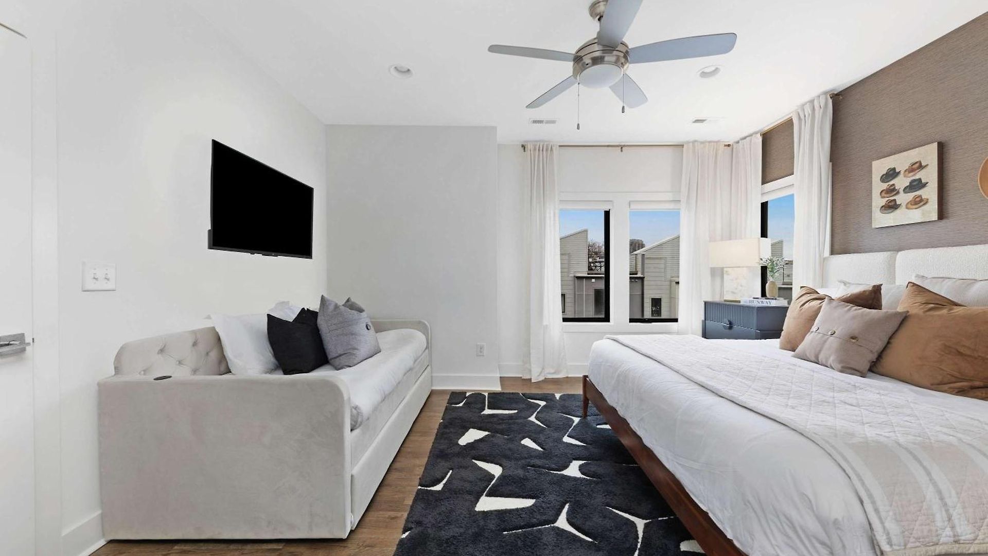 The Hawkins House - Walk To Gulch, Rooftop Views!