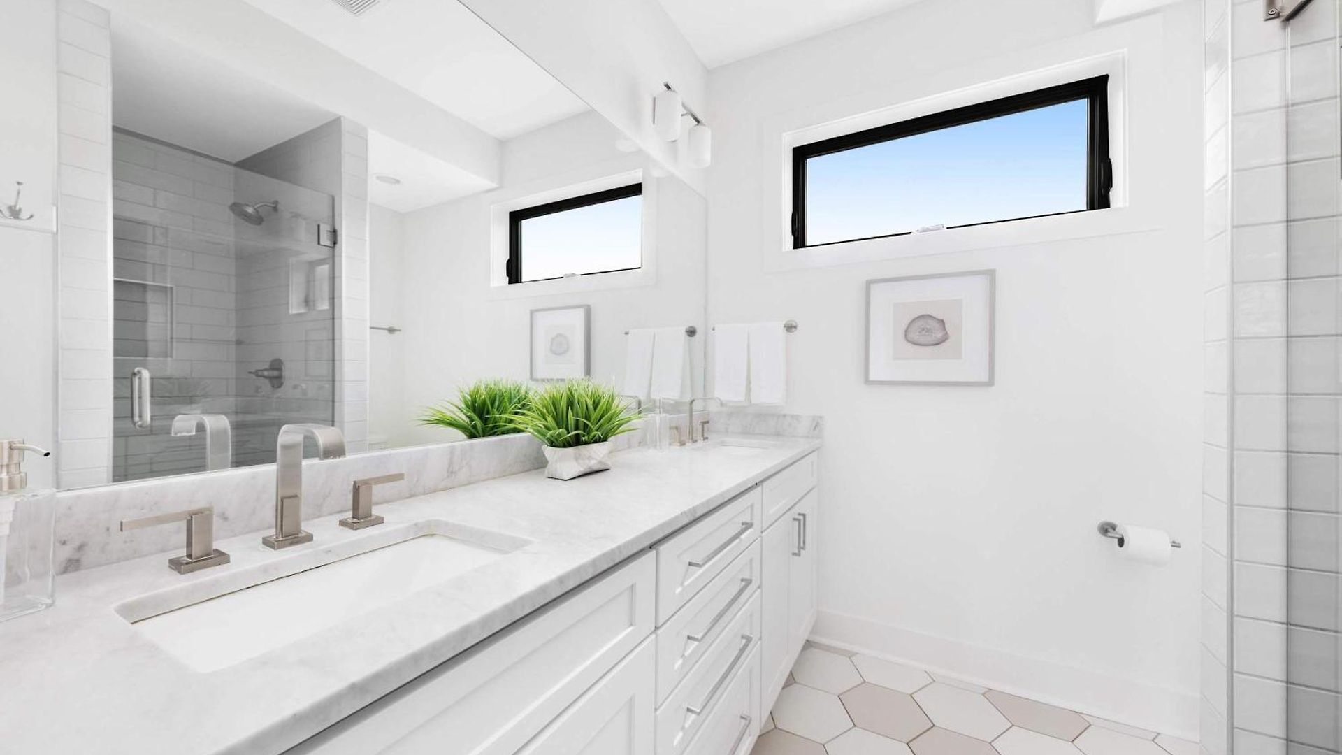 The Hawkins House - Walk To Gulch, Rooftop Views! Holiday home