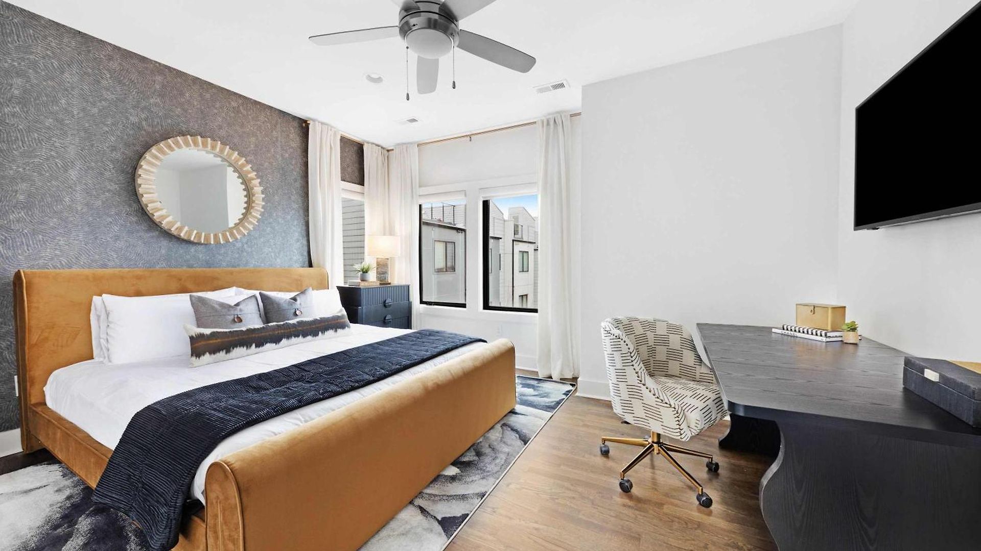 The Hawkins House - Walk To Gulch, Rooftop Views! Holiday home *