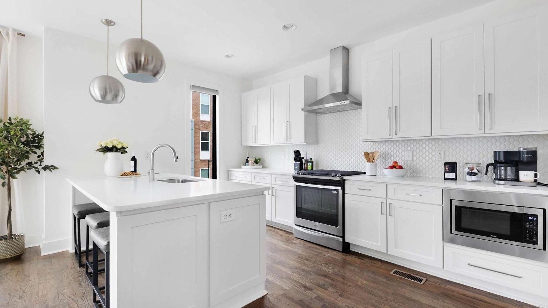 The Hawkins House - Walk To Gulch, Rooftop Views! Holiday home Nashville