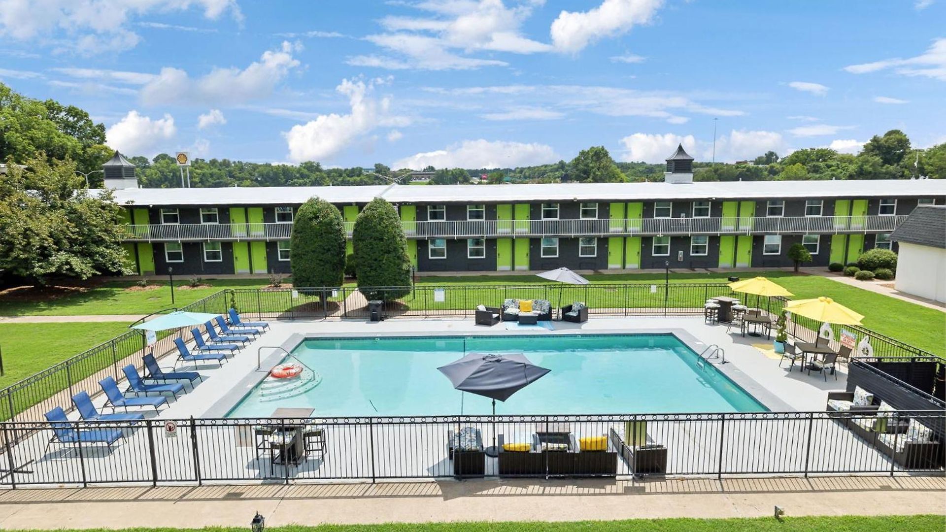 Hillside Crossing Hotel 3*