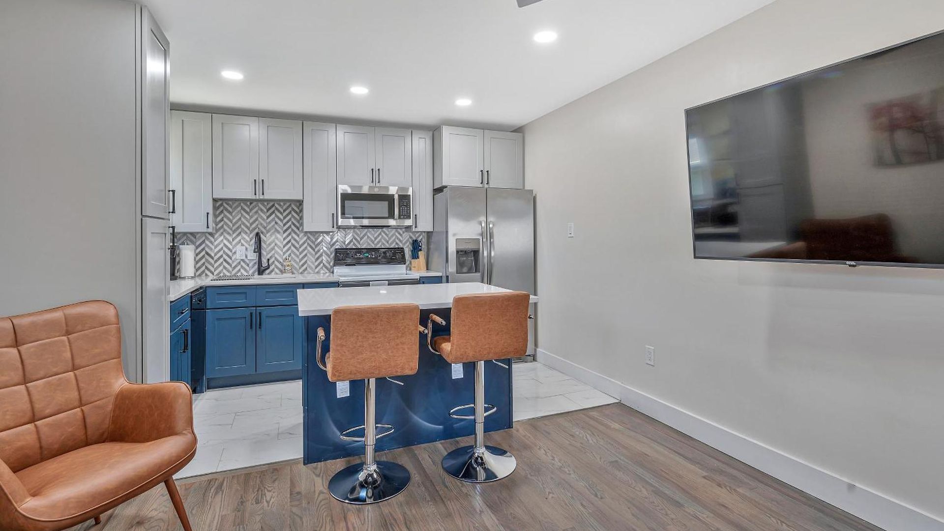 Cute, Charming, West Nash,1 Bed 1bath , Private Fenced Yard
