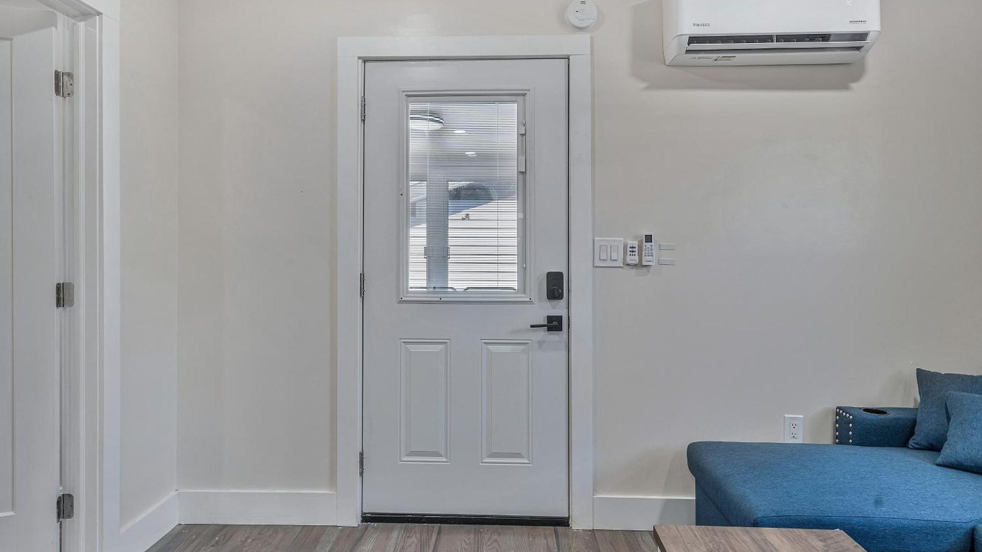 Cute, Charming, West Nash,1 Bed 1bath , Private Fenced Yard