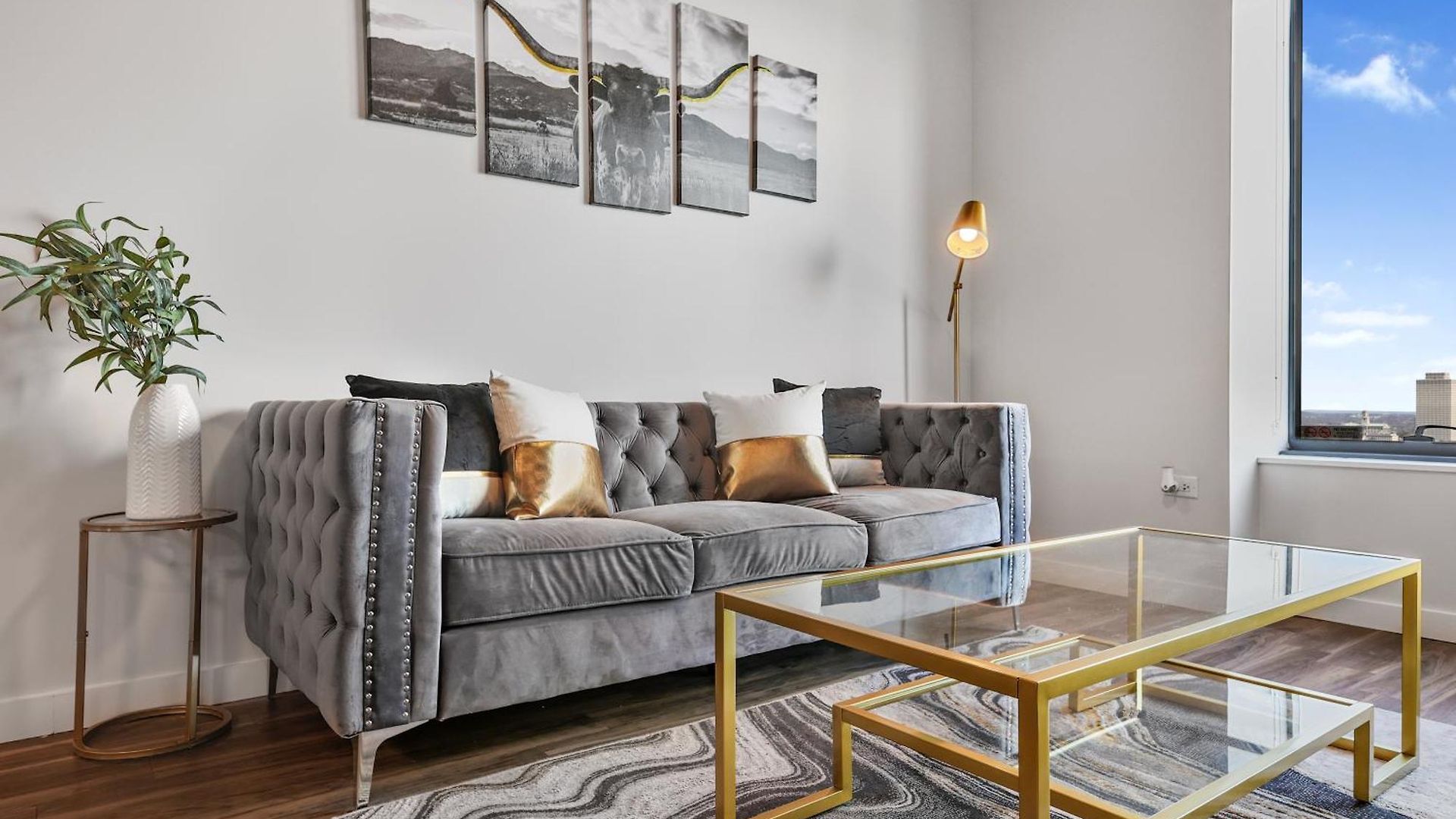 Golden Luxe Downtown