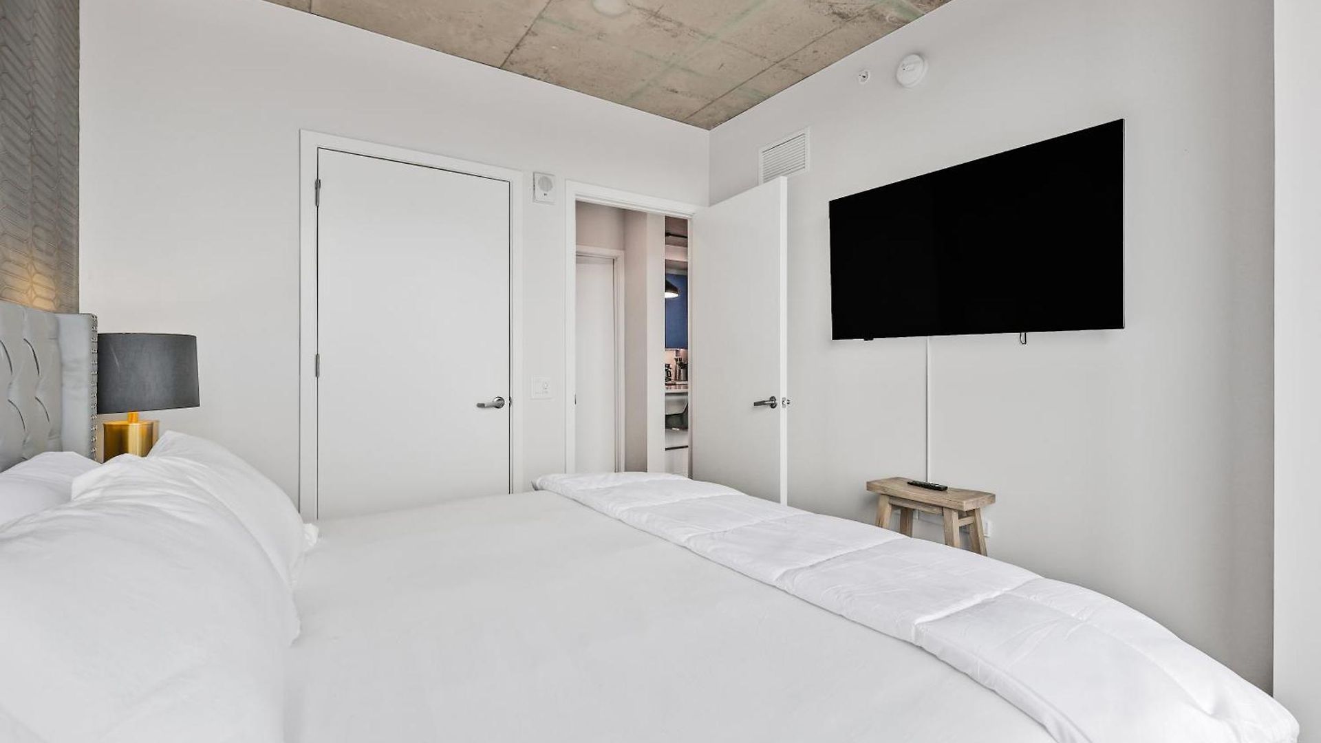 Golden Luxe Downtown *