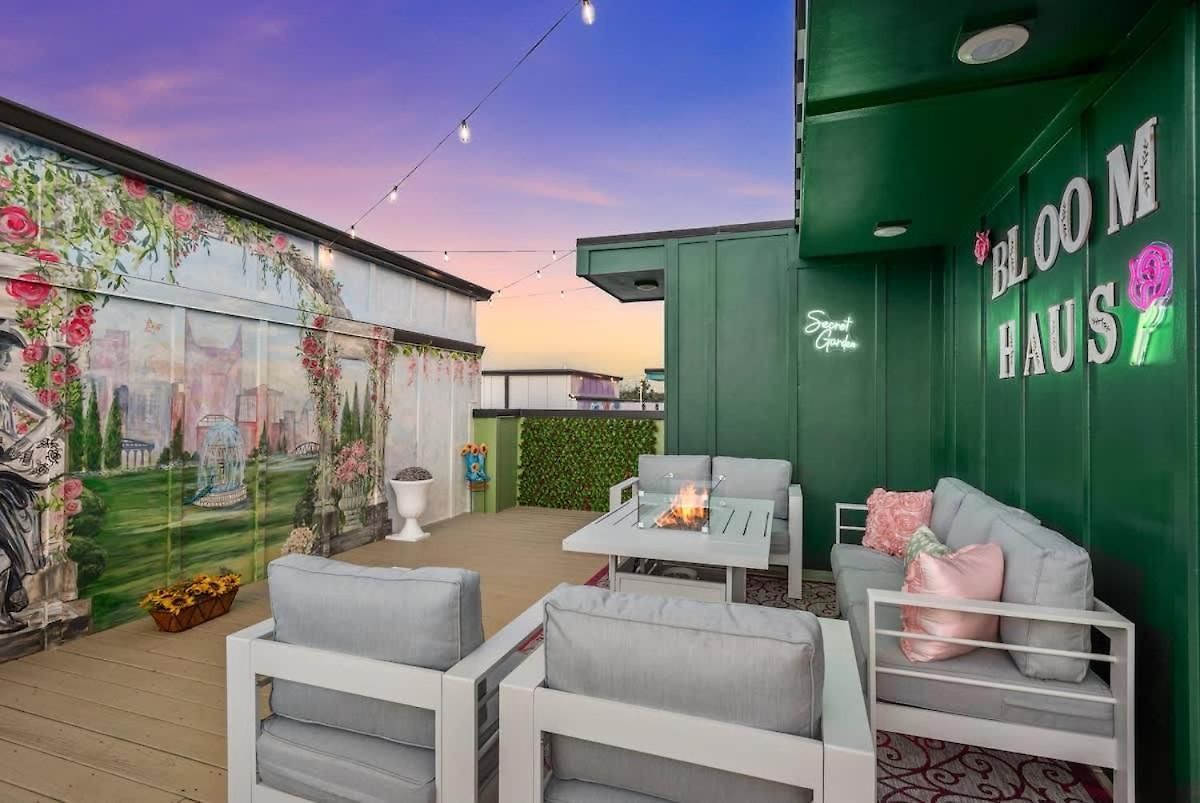 Bloom Haus Dt 2miles - 8 Q Beds - Rooftop - Omg
