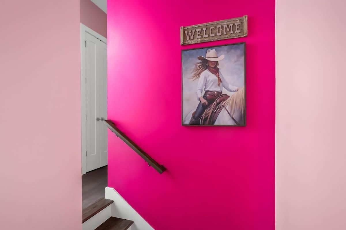 Holiday home Disco Cowgirl Broadway 2miles - 8 Q Beds - Rooftop - Omg