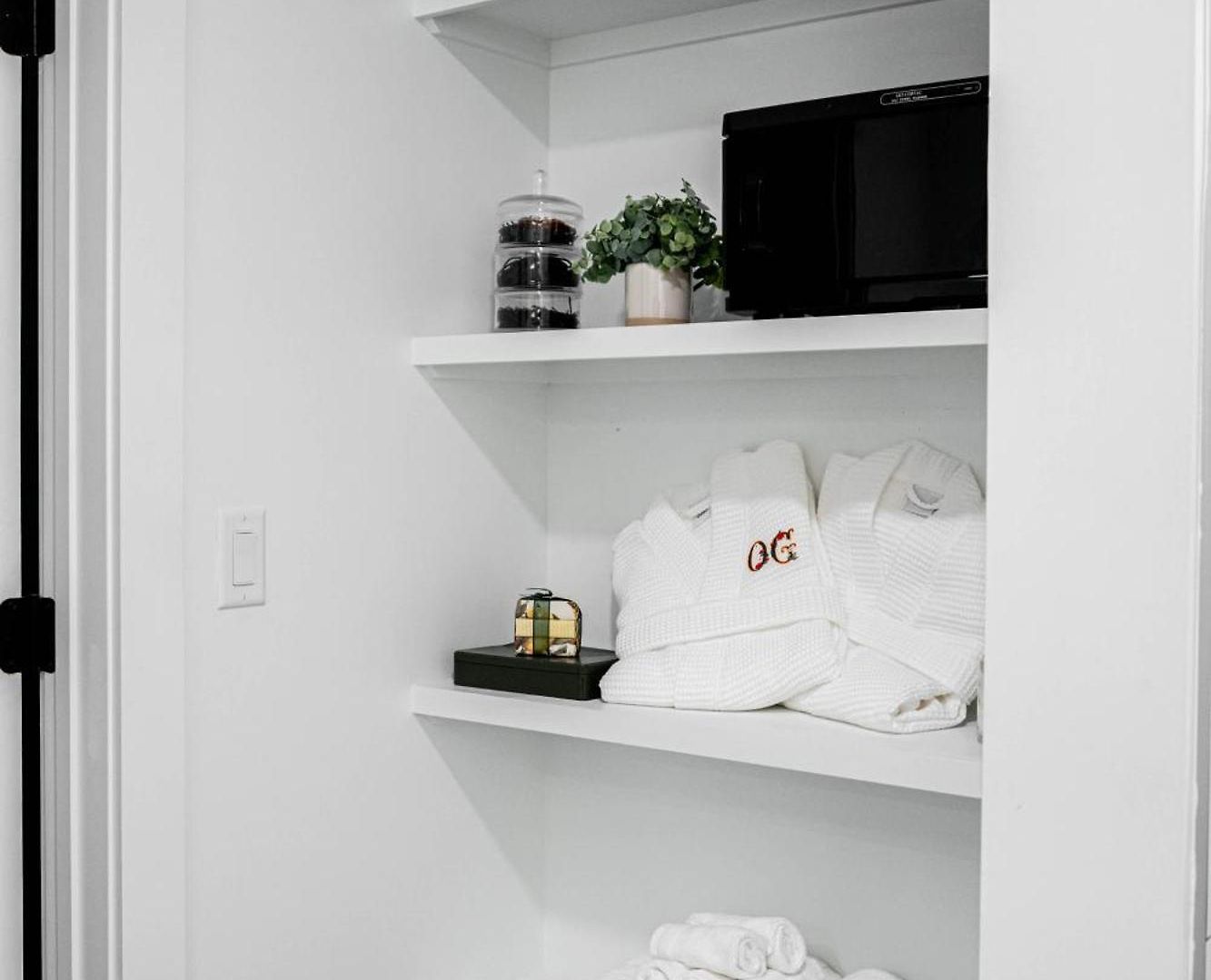 2-bed 2-bath Luxury Retreat *
