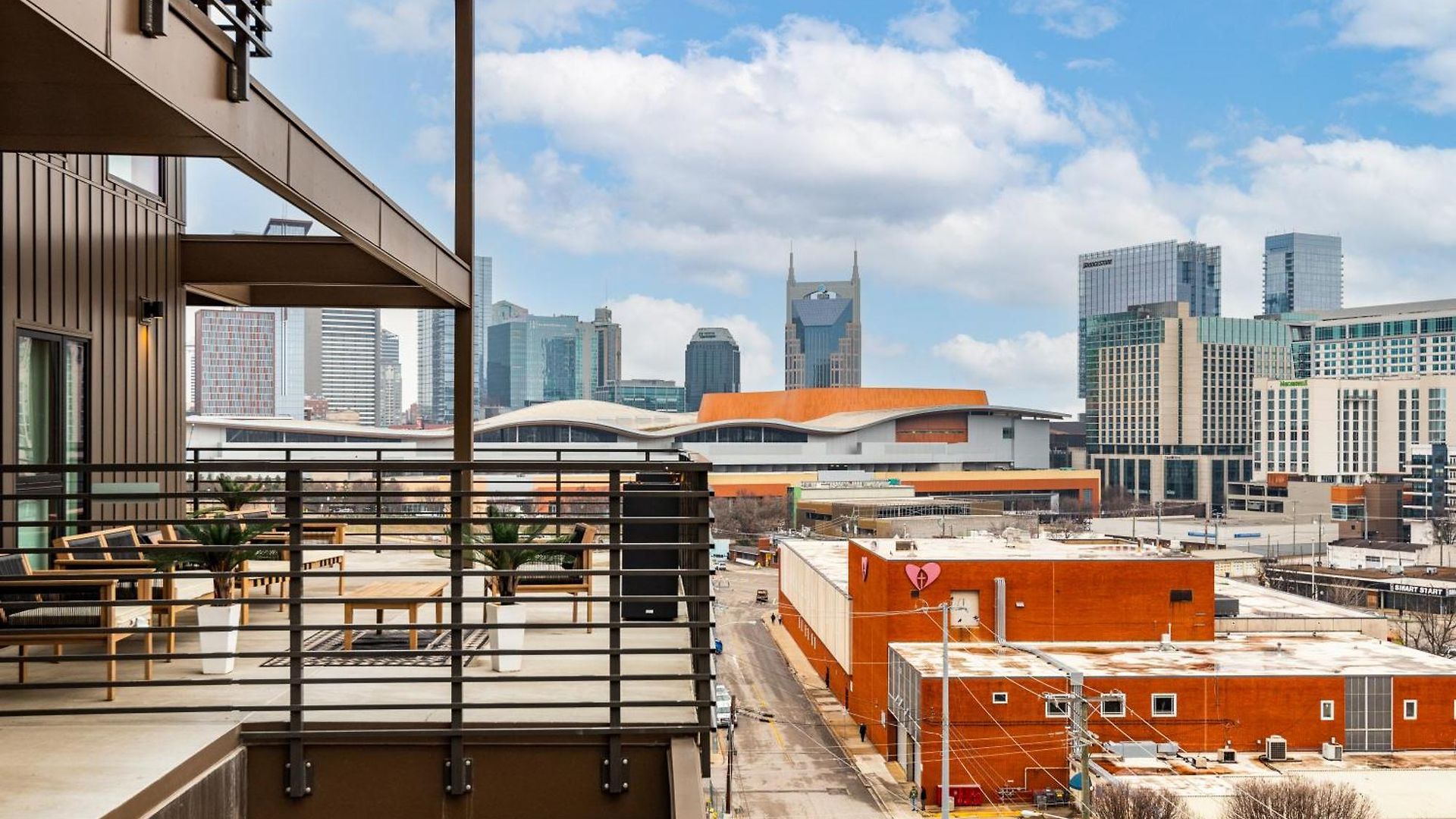 Penthouse Luxury With Pool Patio And View Walk To Broadway Holiday home *