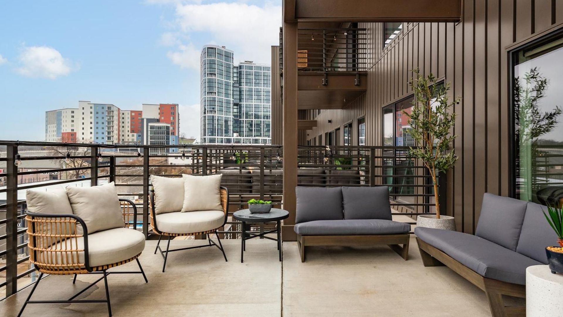 Penthouse Luxury With Pool Patio And View Walk To Broadway Holiday home *