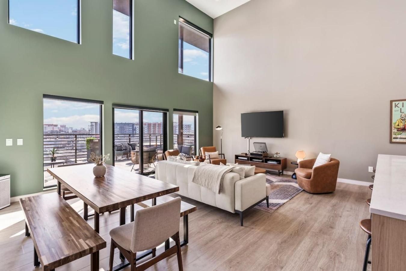 Holiday home Penthouse Luxury With Pool Patio And View Walk To Broadway