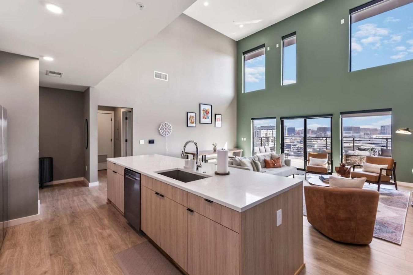 Penthouse Luxury With Pool Patio And View Walk To Broadway Holiday home Nashville