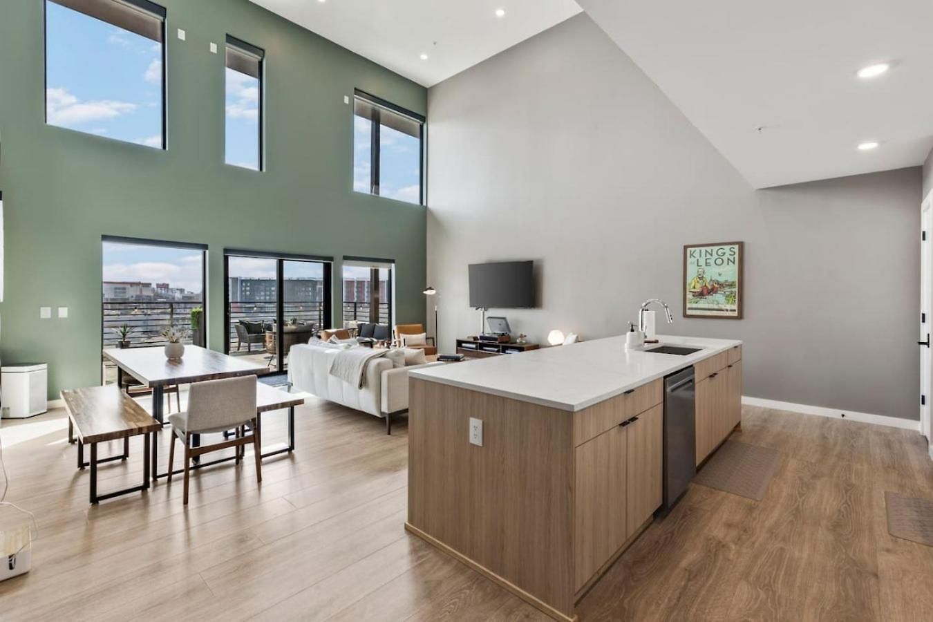 Penthouse Luxury With Pool Patio And View Walk To Broadway Nashville