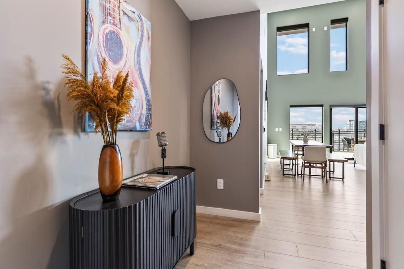 Penthouse Luxury With Pool Patio And View Walk To Broadway Holiday home *