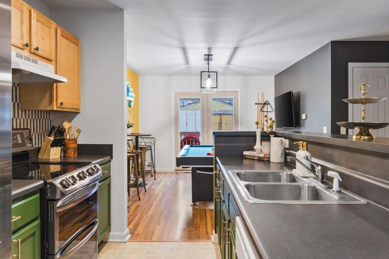 Pool Table Walk To Downtown Bars And Farmers Market Holiday home