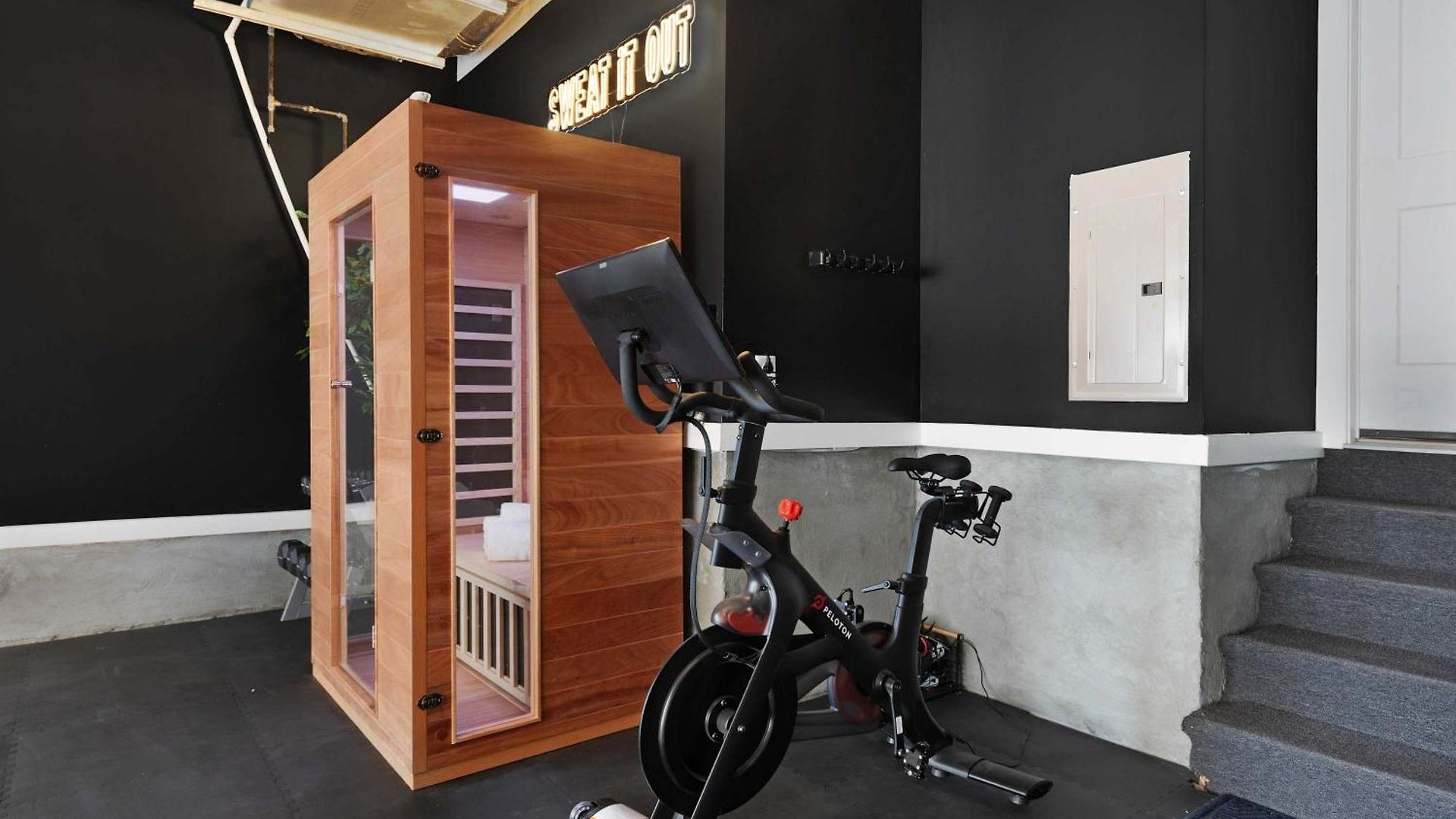 Holiday home The Traveller New Redesign With Peloton & Sauna! *