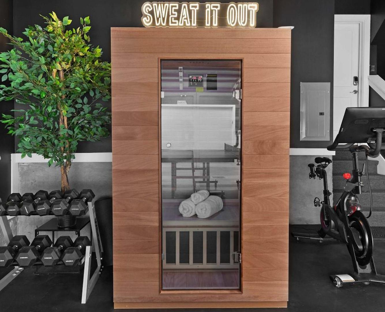 The Traveller New Redesign With Peloton & Sauna! Holiday home Nashville
