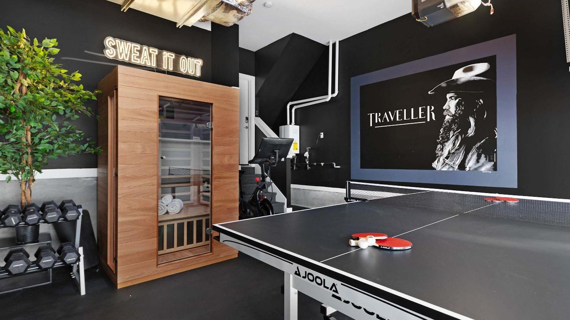The Traveller New Redesign With Peloton & Sauna! Holiday home Nashville