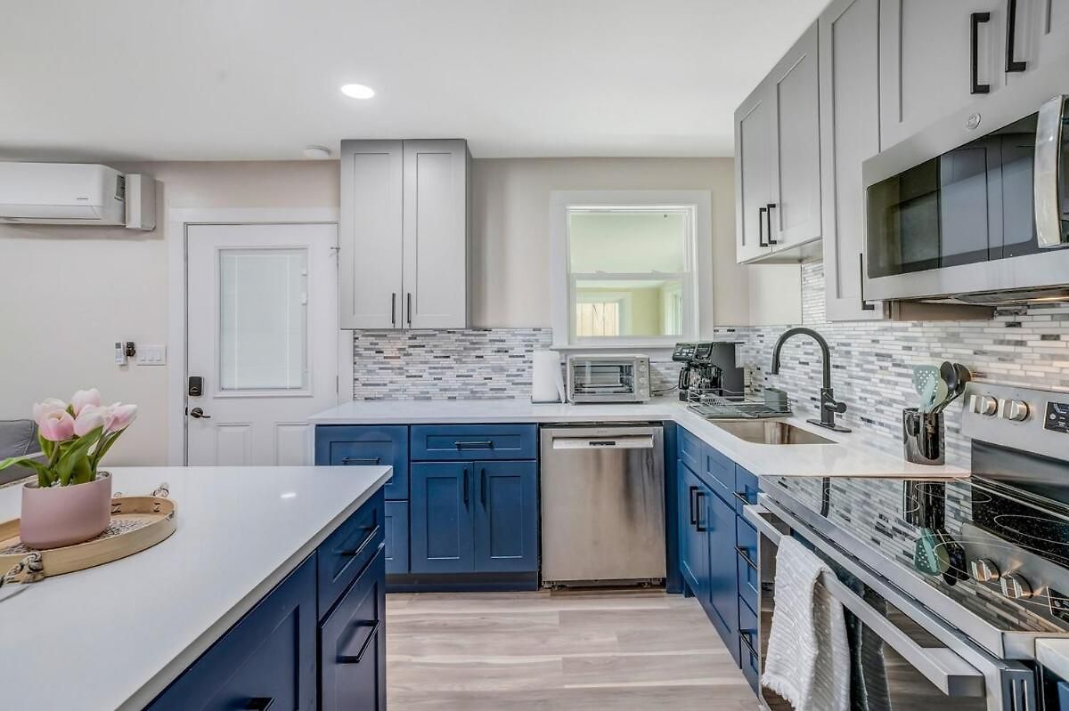Beautiful, Enchanting, Private, 1 Bedroom 1 Bath Apartment *