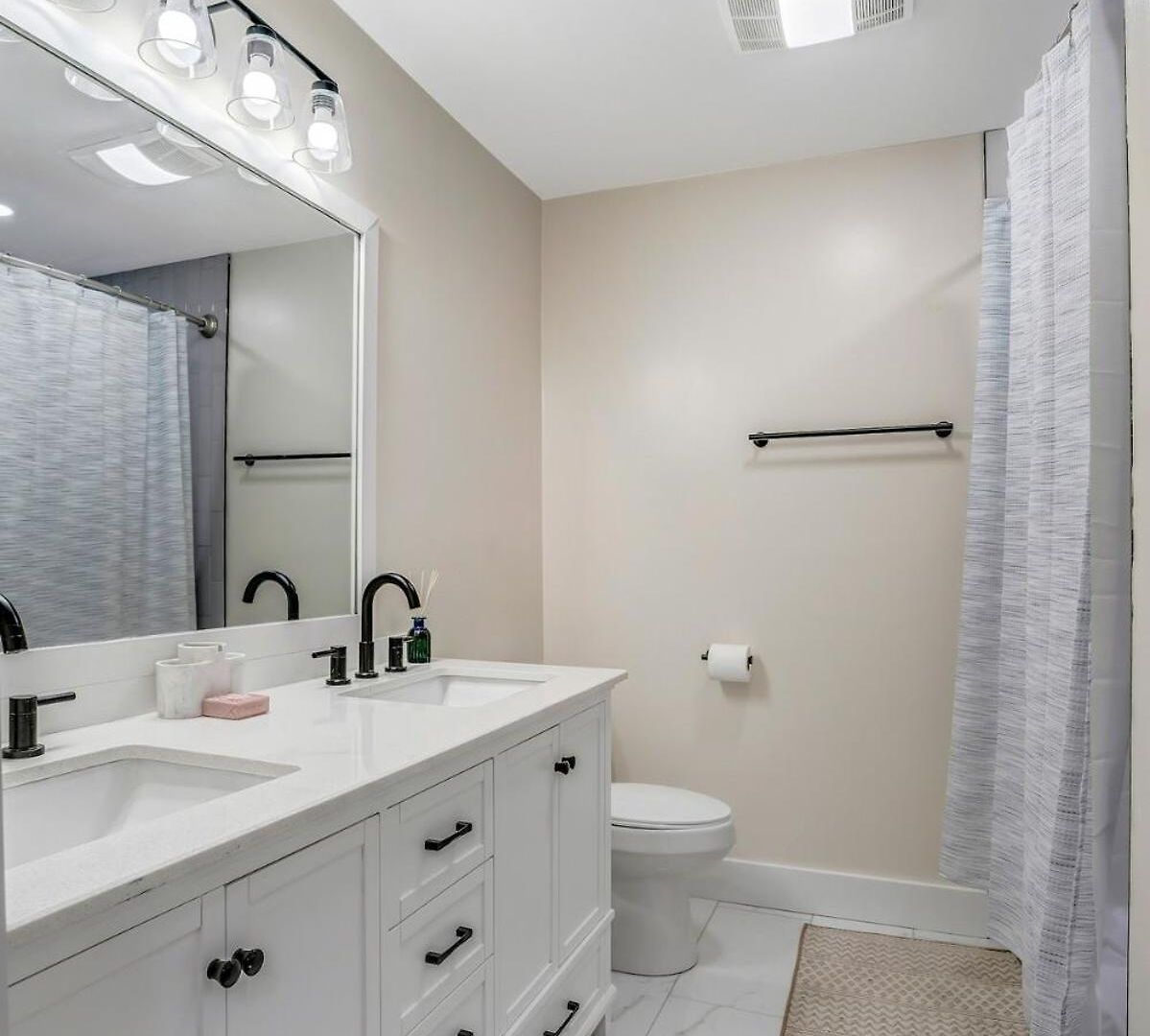 Beautiful, Enchanting, Private, 1 Bedroom 1 Bath Apartment *