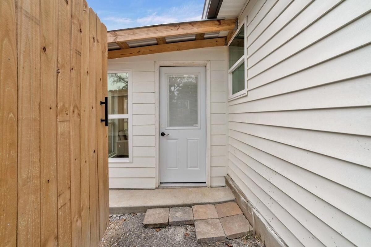 Beautiful, Enchanting, Private, 1 Bedroom 1 Bath *