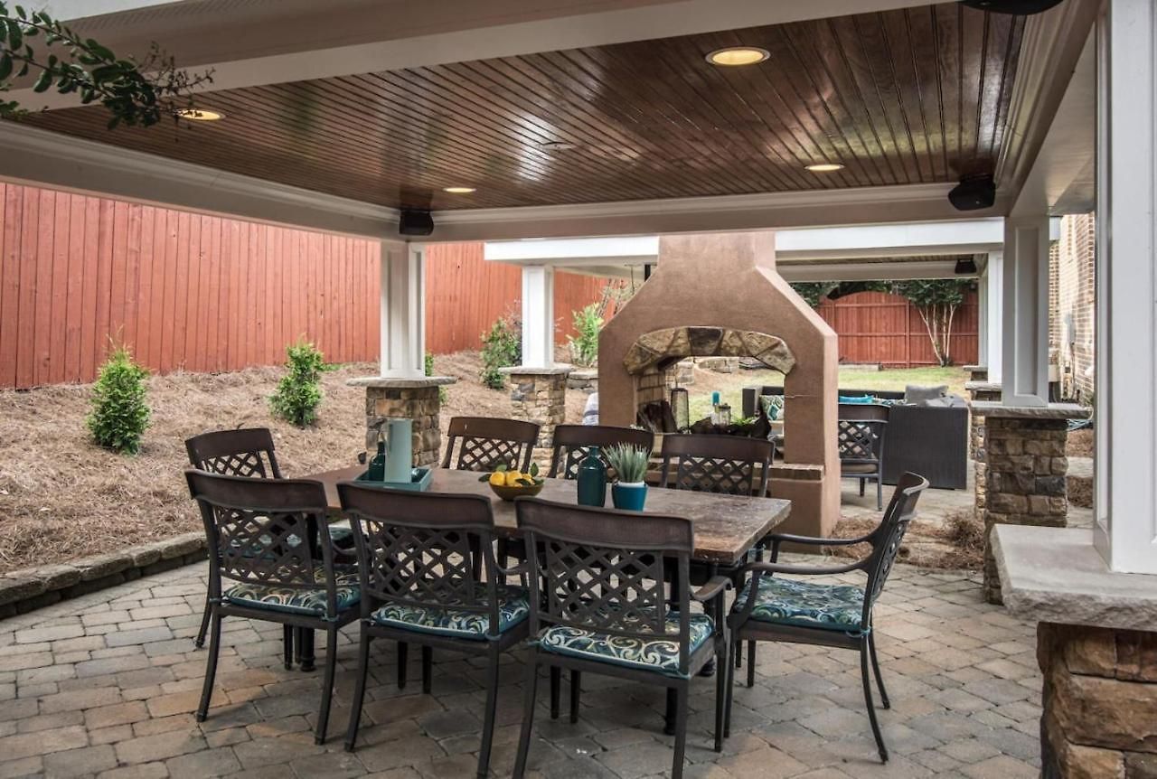 Luxe Large With Movie Room, Hot Tub, Garage Nashville