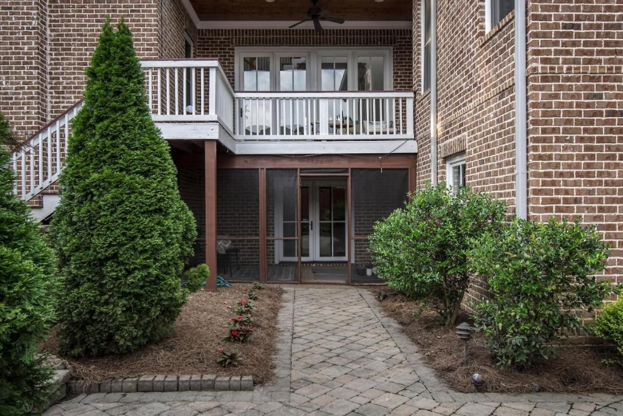 Holiday home Luxe Large With Movie Room, Hot Tub, Garage Nashville