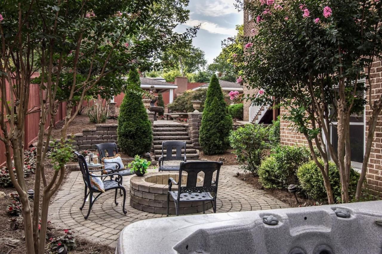 Luxe Large With Movie Room, Hot Tub, Garage Nashville