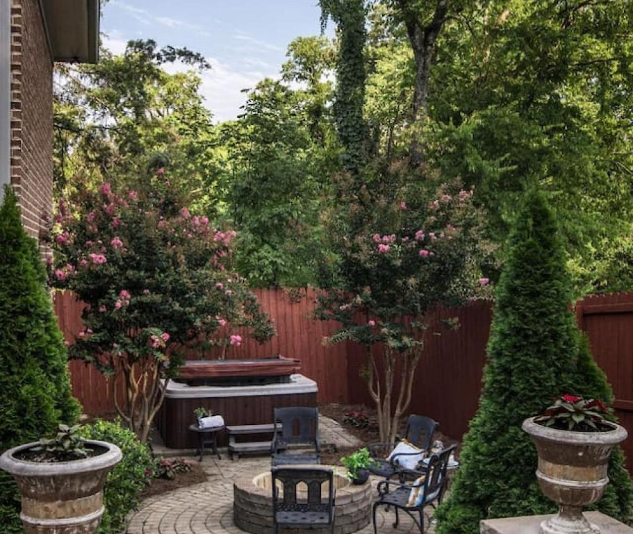 Luxe Large With Movie Room, Hot Tub, Garage Holiday home *