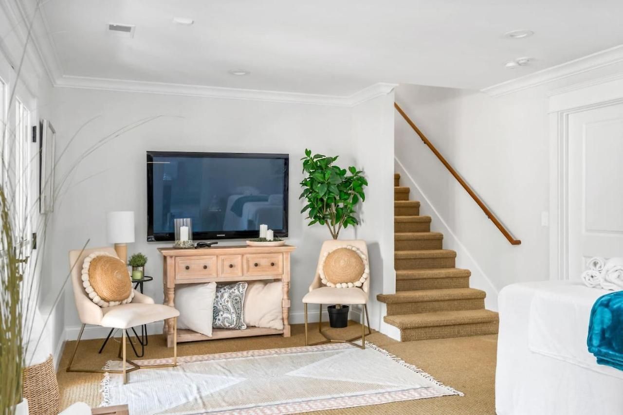 Luxe Large With Movie Room, Hot Tub, Garage Holiday home Nashville