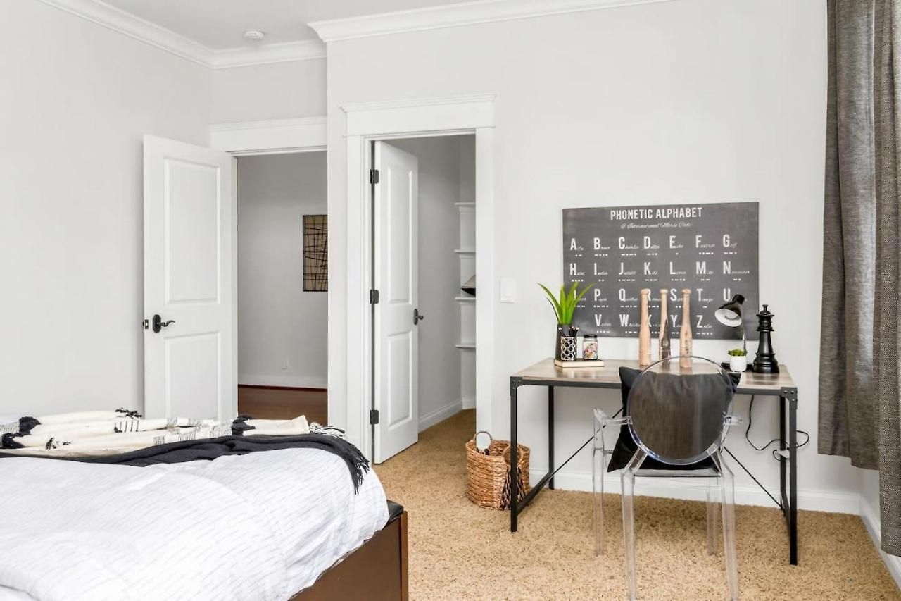 Luxe Large With Movie Room, Hot Tub, Garage * Nashville