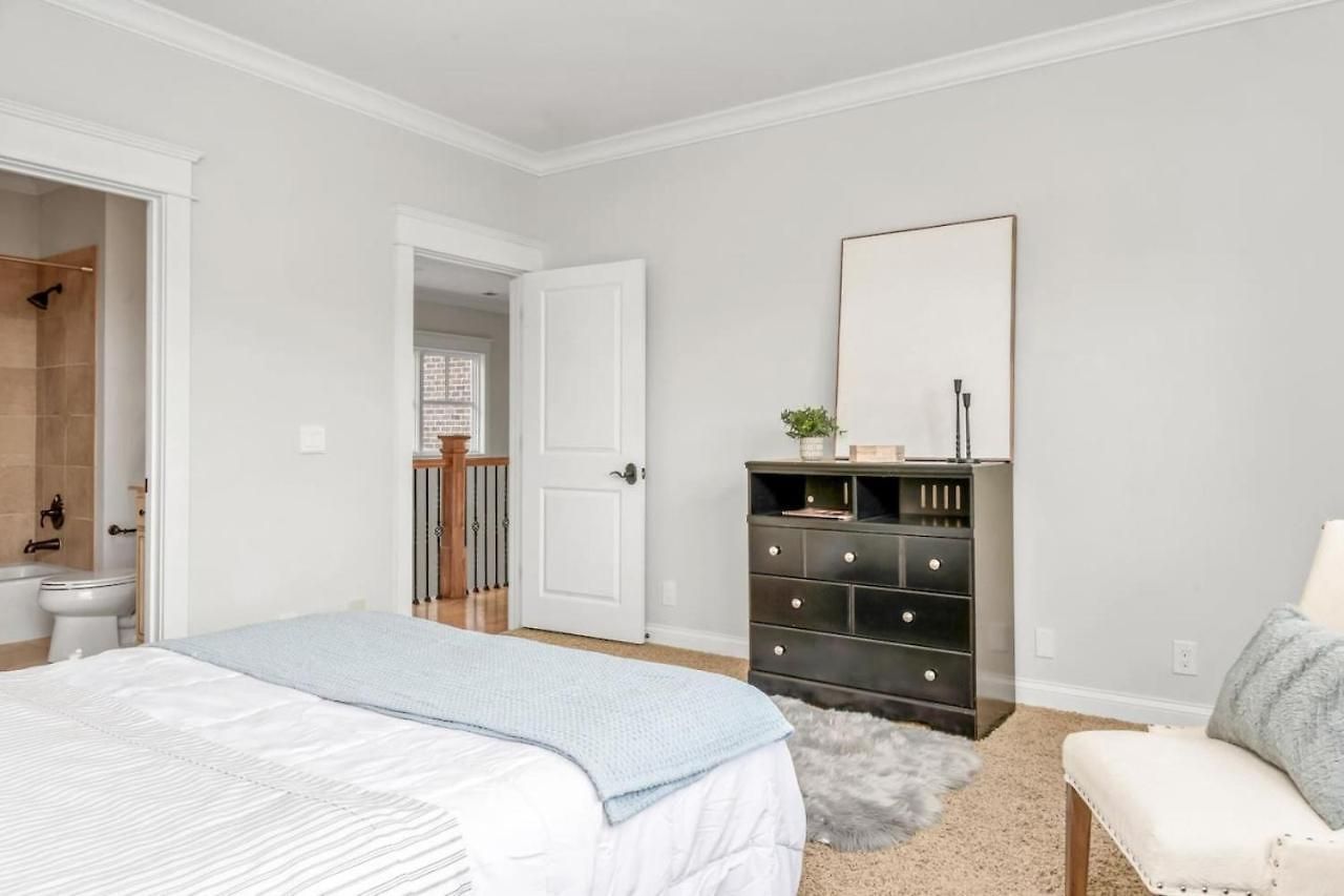 Luxe Large With Movie Room, Hot Tub, Garage * Nashville
