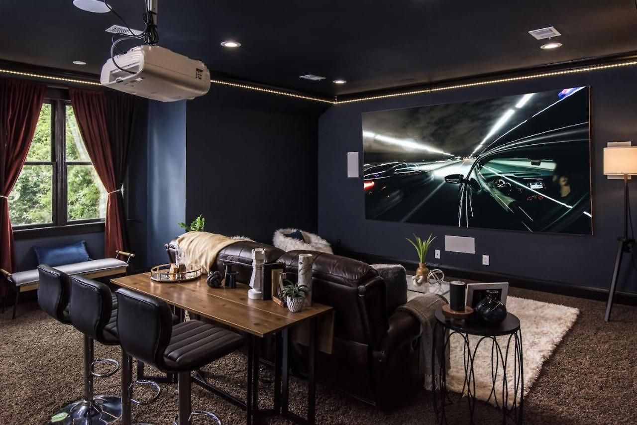 Luxe Large With Movie Room, Hot Tub, Garage Nashville