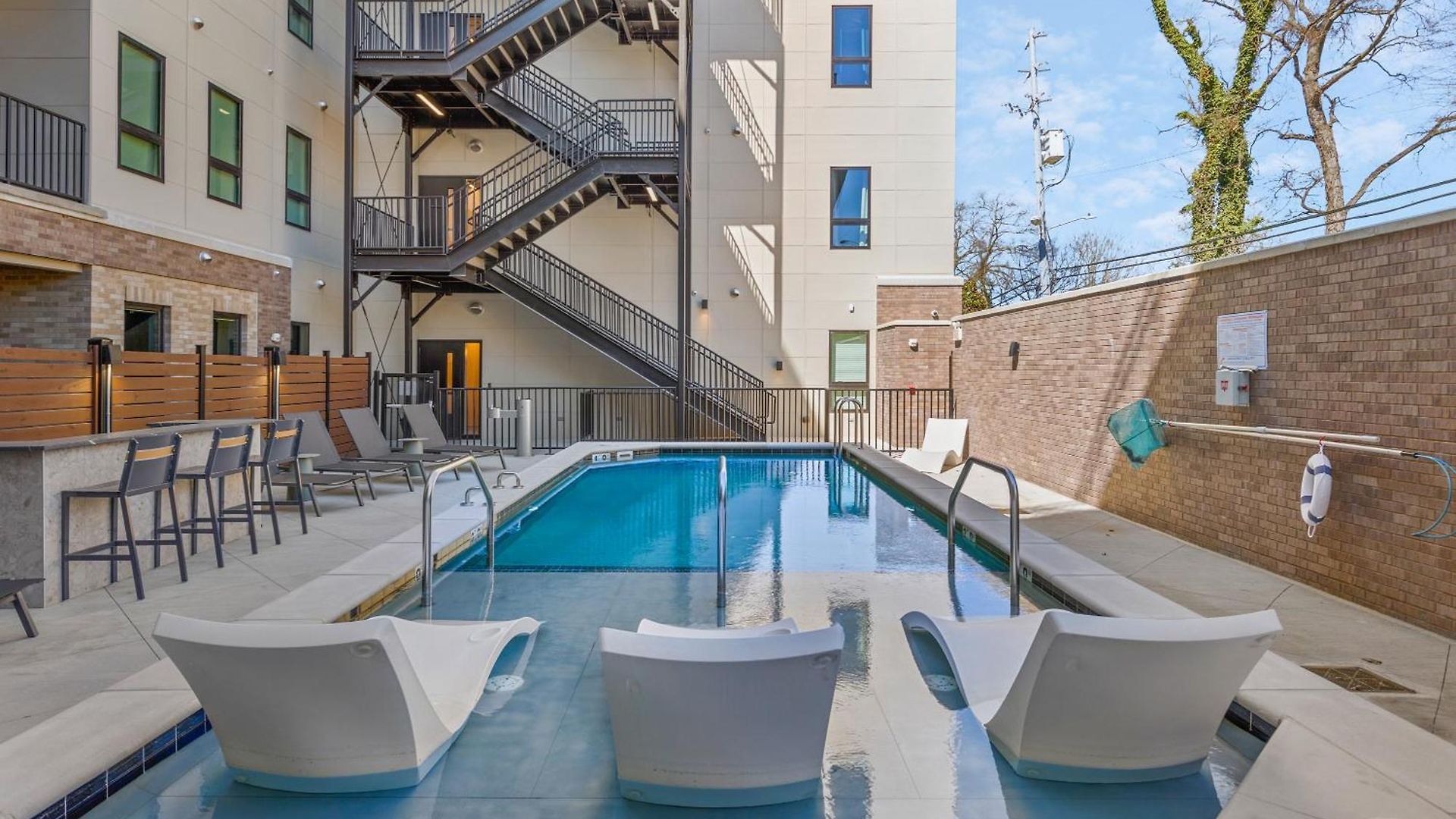 Upscale Music Row Corner Unit With Patio Rooftop With View And Gym *