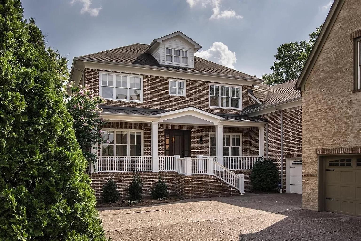 Luxe Large With Movie Room, Hot Tub, Garage Holiday home *