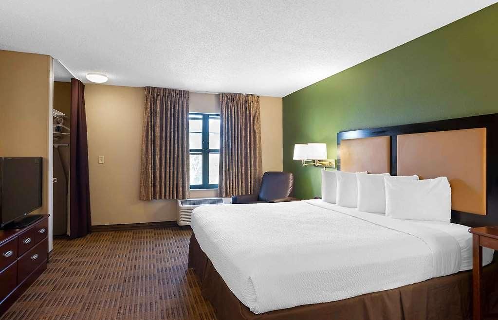 Hotel Extended America - - Airport - Music