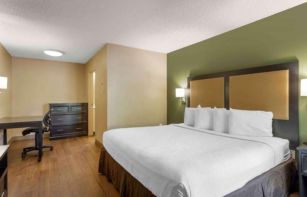 Hotel Extended America - - Airport - Music